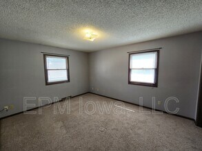 1838 W 3rd St in Waterloo, IA - Building Photo - Building Photo