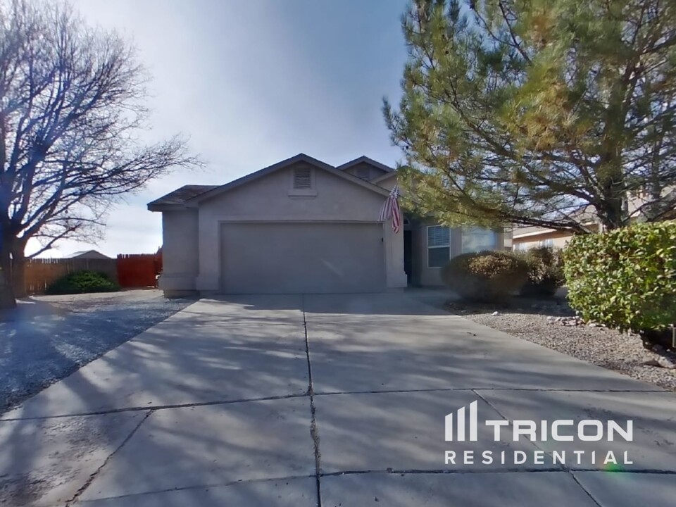 3001 Pagosa Meadows Dr NE in Rio Rancho, NM - Building Photo