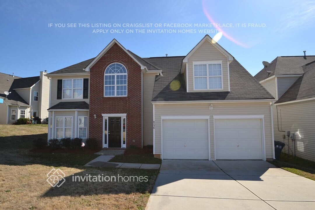 8736 Hazelcroft Ln in Charlotte, NC - Foto de edificio