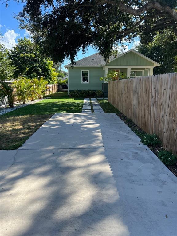property at 1503 E North St