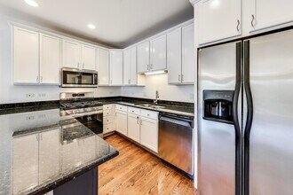 5250 N Lincoln Ave, Unit 3C in Chicago, IL - Building Photo - Building Photo