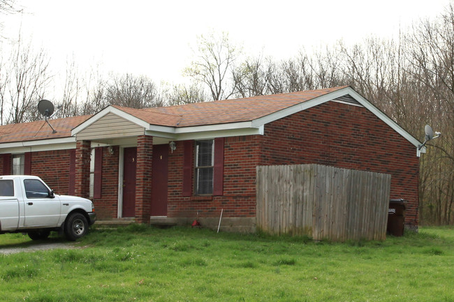 5444-5468 W Beeline Rd in Salem, IN - Foto de edificio - Building Photo