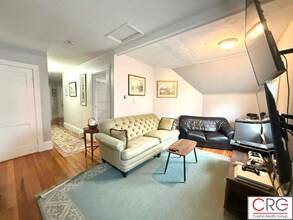 53 Elm St, Unit #3 in Somerville, MA - Building Photo - Building Photo