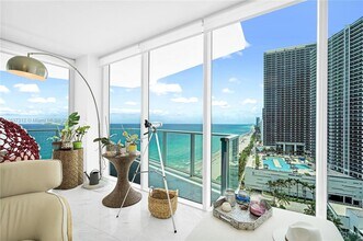 3951 S Ocean Dr in Hollywood, FL - Building Photo - Building Photo