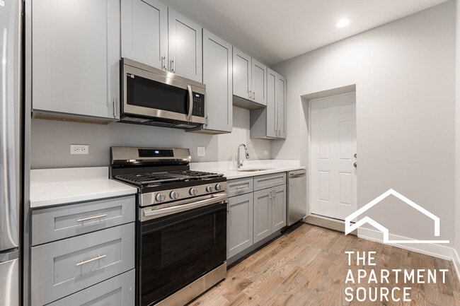 926 W 32nd Pl, Unit 2F