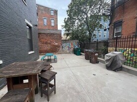 526 E 12th St in Cincinnati, OH - Building Photo