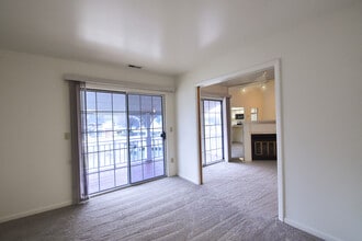 1185 Youngs Rd, Unit H in Buffalo, NY - Building Photo - Building Photo