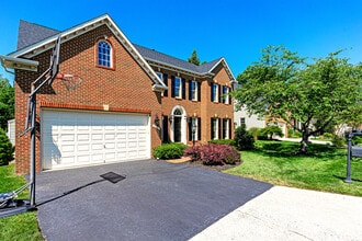 47333 Middle Bluff Pl in Sterling, VA - Building Photo - Building Photo