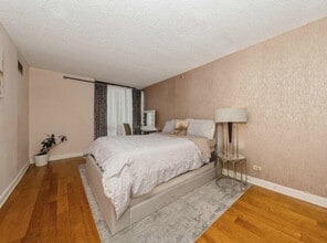 224 N Clark St in Chicago, IL - Building Photo - Building Photo