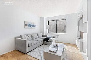280 Rector Pl in New York, NY - Building Photo