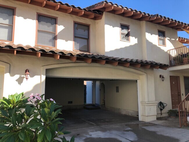 property at 631 S Glassell St