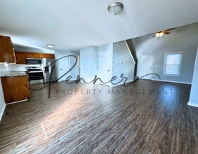 1883 CHICKADEE Dr in Liberty, MO - Building Photo - Building Photo