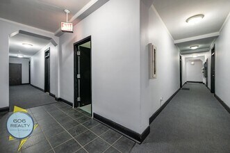 6930 N Greenview Ave in Chicago, IL - Building Photo - Building Photo