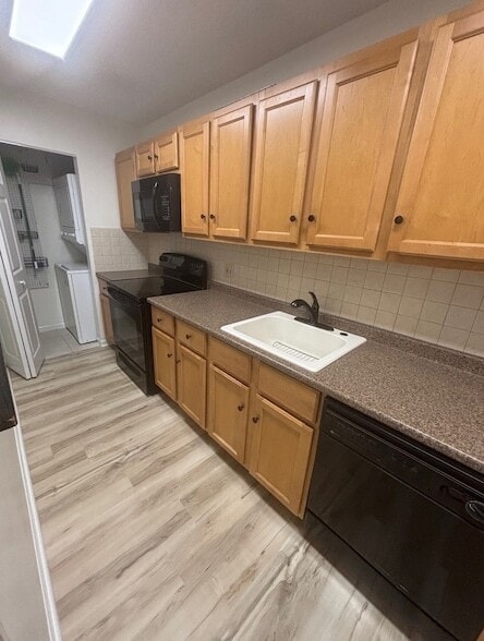 2028 N Rand Rd, Unit 104 in Palatine, IL - Foto de edificio - Building Photo