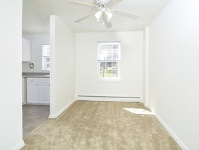 Knollwood Apartments in Phoenixville, PA - Building Photo - Building Photo