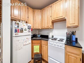 315 E 5th St, Unit 5E in New York, NY - Building Photo - Building Photo