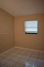 1622 NW 65th St in Miami, FL - Foto de edificio - Building Photo