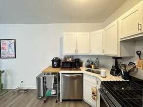 5710 N Winthrop Ave in Chicago, IL - Building Photo - Building Photo