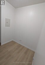 225 Webb Dr in Mississauga, ON - Building Photo - Building Photo