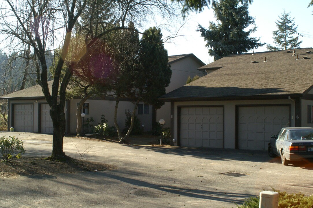 Jennifer Woods Condominium in Portland, OR - Building Photo