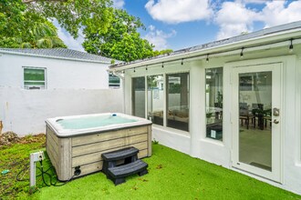 342 NW 46th St in Miami, FL - Building Photo - Building Photo