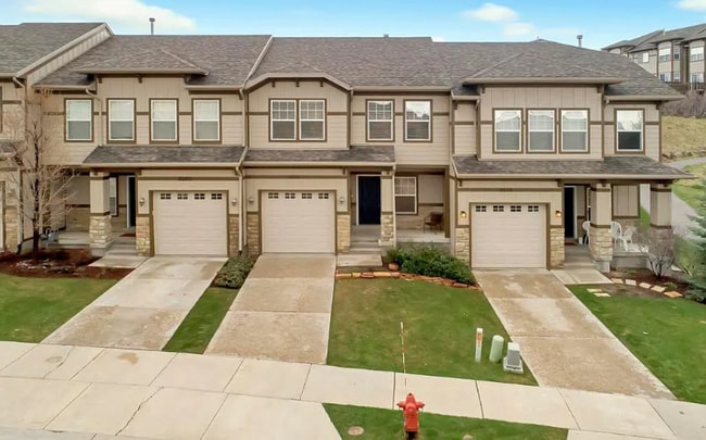 property at 2018 Stoneleigh Dr S