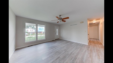 30 Green Hill Ln in St. Peters, MO - Foto de edificio - Building Photo