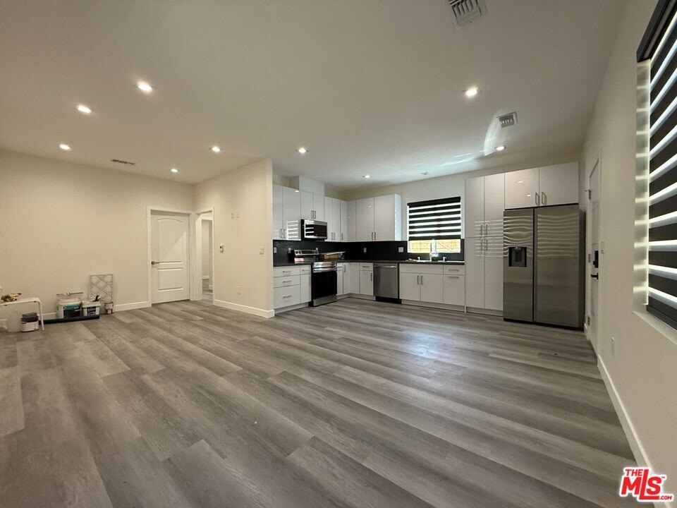 10229 1/2 Jumilla Ave in Los Angeles, CA - Building Photo