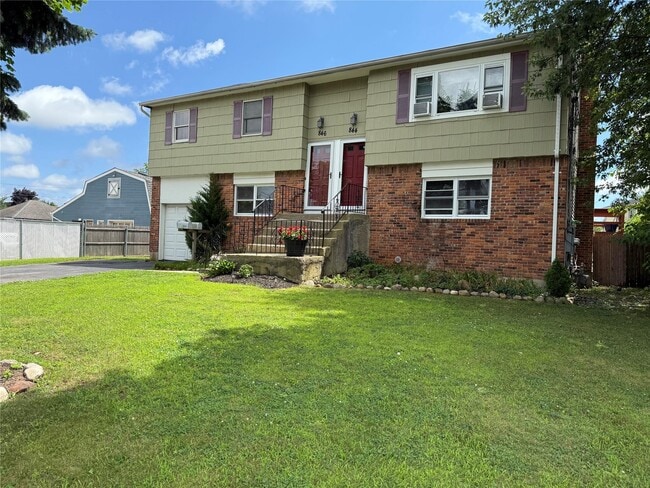 846 Conklin St