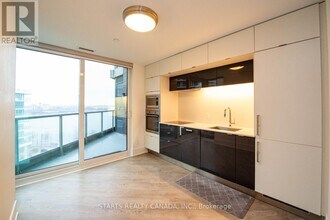1-721 Edgewater Dr in Toronto, ON - Building Photo - Building Photo