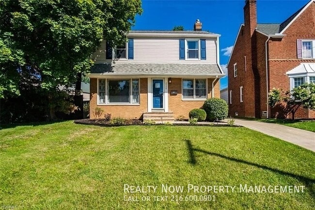 property at 2330 Traymore Rd