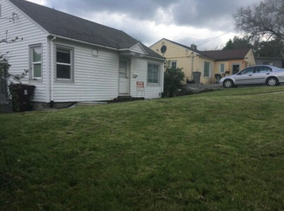 225 NW Harrison St in Pullman, WA - Building Photo