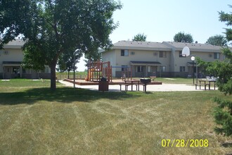 Annandale Square Apartments in Annandale, MN - Foto de edificio - Building Photo