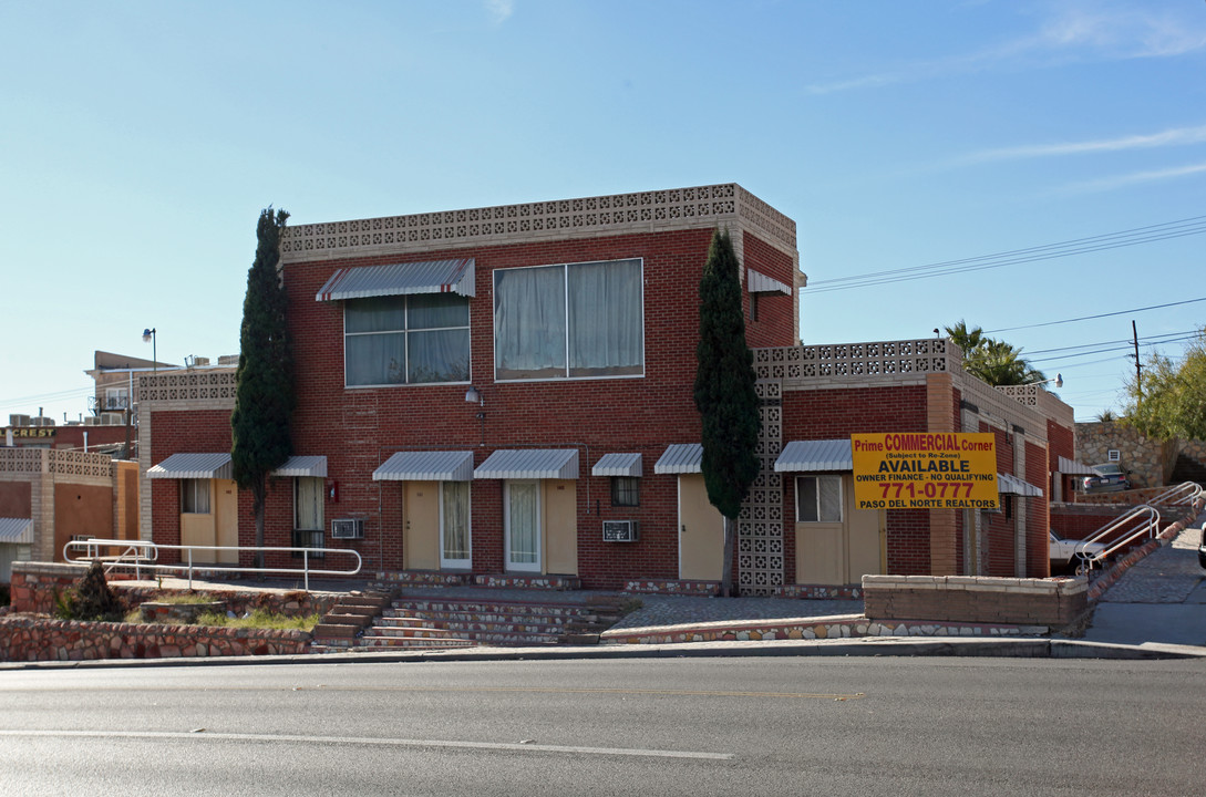 1401 N Mesa St in El Paso, TX - Foto de edificio