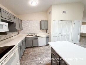 6424 W Becker Ln in Glendale, AZ - Building Photo - Building Photo