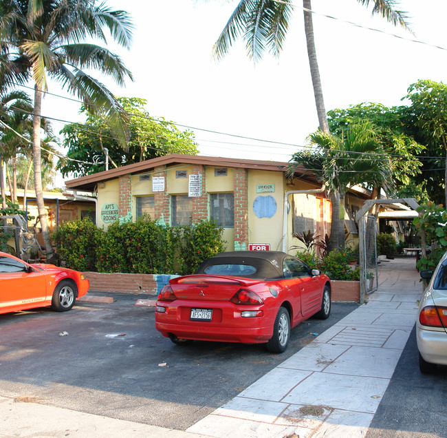 335 Polk St in Hollywood, FL - Foto de edificio - Building Photo