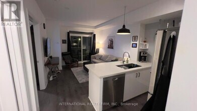 1936 Rymal Rd E in Hamilton, ON - Building Photo - Building Photo