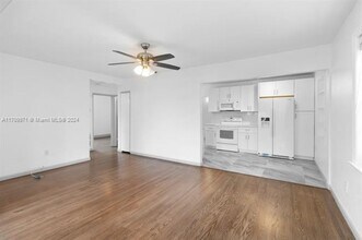5260 SW 5th Ter in Coral Gables, FL - Foto de edificio - Building Photo