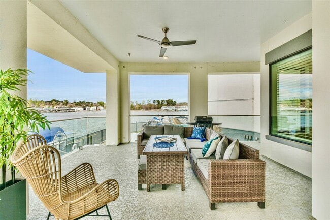 15260 TX-105 in Montgomery, TX - Foto de edificio - Building Photo