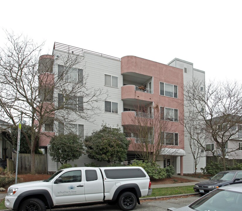 Annadette Apartments in Seattle, WA - Building Photo