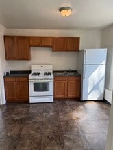 100 Brook St, Unit 2 in Corry, PA - Foto de edificio - Building Photo