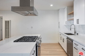 943 9th St in Santa Monica, CA - Building Photo - Building Photo