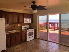 6693 Del Playa Dr, Unit 6693A DEL PLAYA in Isla Vista, CA - Foto de edificio - Building Photo