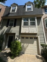 725 Twin Holly Ln in Silver Spring, MD - Building Photo - Building Photo