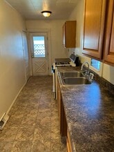 722 Holland St in Vandergrift, PA - Building Photo - Building Photo