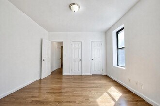 44 Bennett Ave, Unit 5H in New York, NY - Foto de edificio - Building Photo