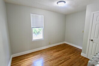 109 Pleasant St, Unit Pleasant st in Boston, MA - Building Photo - Building Photo