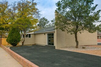 5605 Fair Oak Trail NE in Albuquerque, NM - Foto de edificio - Building Photo