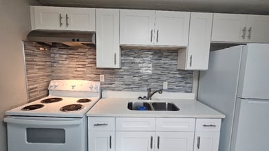 101 S Forest St, Unit 5 in Plant City, FL - Foto de edificio - Building Photo