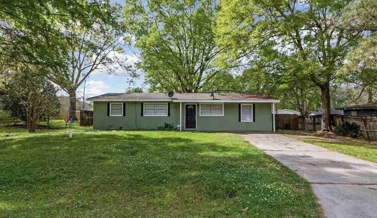 2135 Richmond St in Baker, LA - Foto de edificio